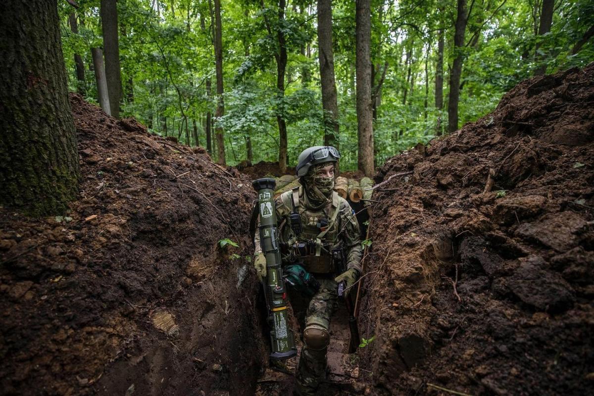 bitva za donbas rosijani skovujut zsu aviaciyeju ta artileriyeju na 4 naprjamkah be5d02a