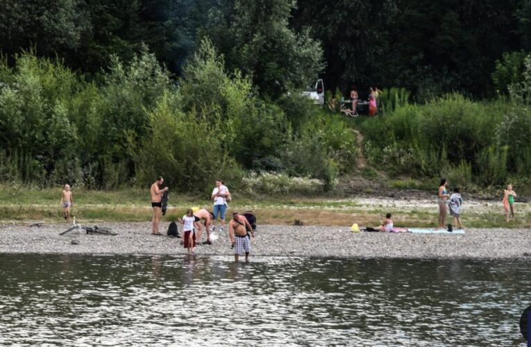 Купатися заборонено: у Чернівцях не дозволили відкривати пляжний сезон на Пруті