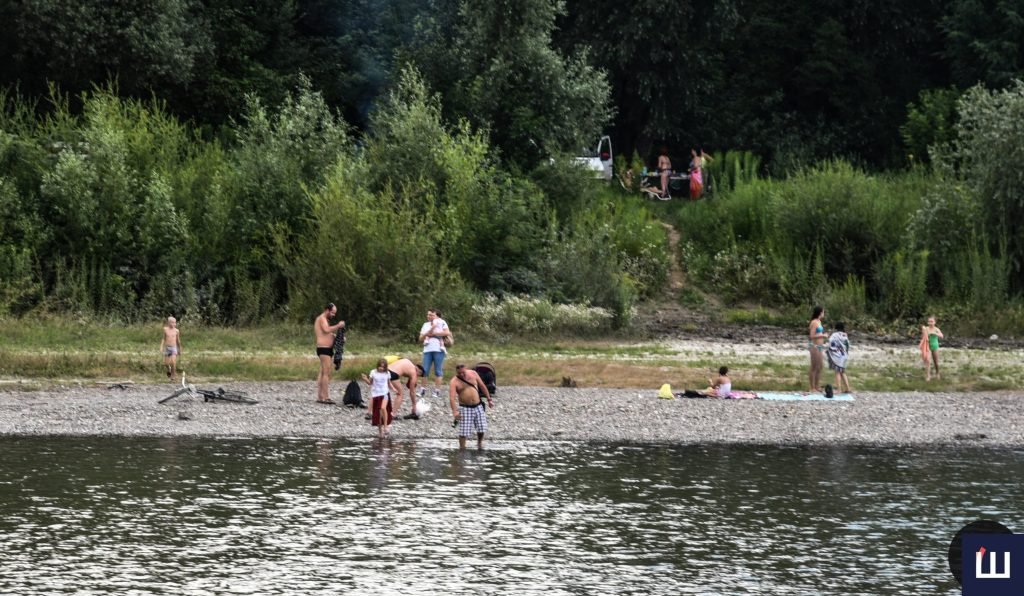 kupatisja zaboroneno u chernivcjah ne dozvolili vidkrivati pljazhnij sezon na pruti de112a3