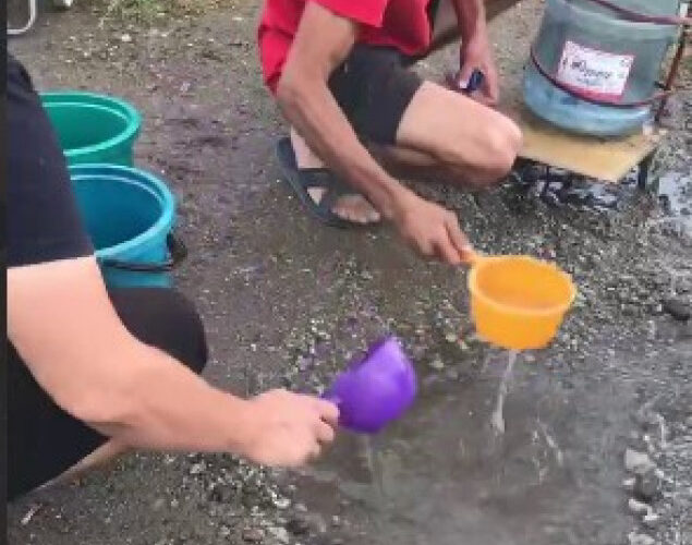 Мешканці тимчасово окупованого Маріуполя продовжують збирати воду з калюж, – Андрющенко (відео)