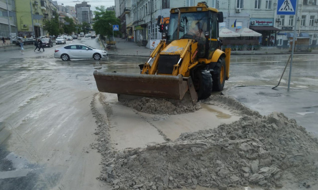 На вулиці Петлюри частково обмежили рух транспорту