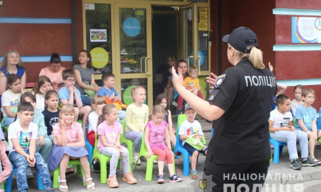 Правоохоронці столиці для маленьких киян проводять превентивні заходи “Безпечне літо”