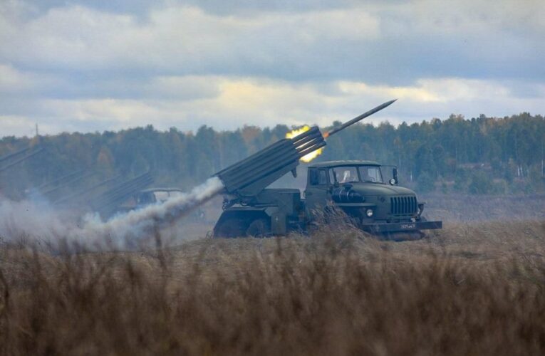 російська армія обстрілює Донеччину та Луганщину із вертольотів та РСЗВ: головне за добу