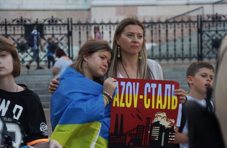 У десятках країн світу влаштували акції на підтримку полонених захисників Маріуполя