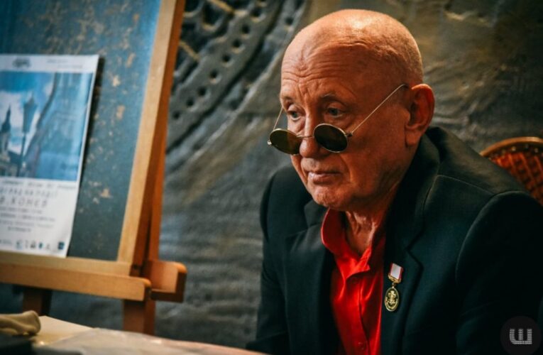 Просять допомоги: чернівецький фотограф потребує операції на шлунку