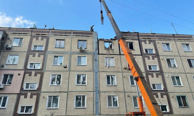 Рятувальники ліквідовують наслідки ранкових обстрілів Нікополя