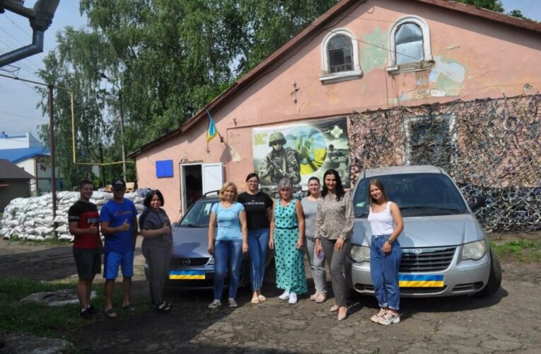 У Чернівцях купили три автомобілі для військових за гроші зібрані на ярмарку