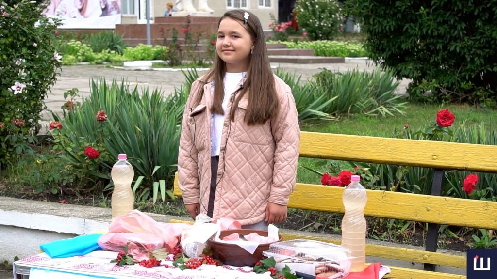 10 richna bukovinka prodaye vlasnu vipichku ta zbiraye groshi dlja zsu yiyi didus znik na vijni 7ff3dfc