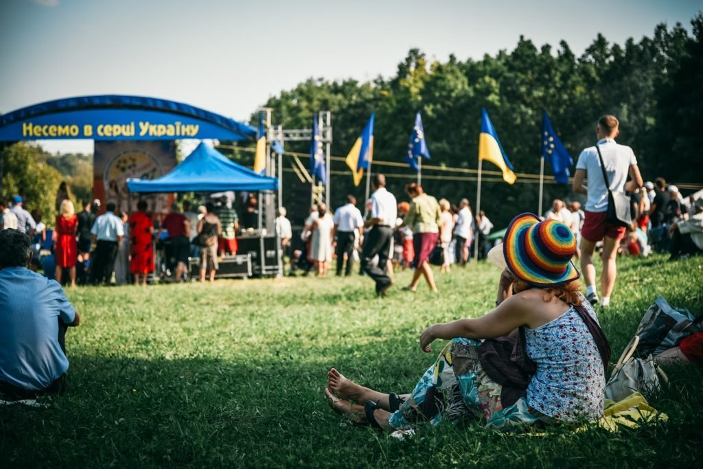 kvadrokopter dlja zsu u muzeyi prosto neba vidbudetsja blagodijnij festival performansnbsp bcb2f03