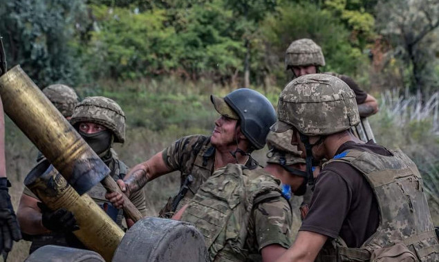 На Донецькому напрямку противник не полишає спроб вийти на адмінкордон Донецької області, - Генштаб