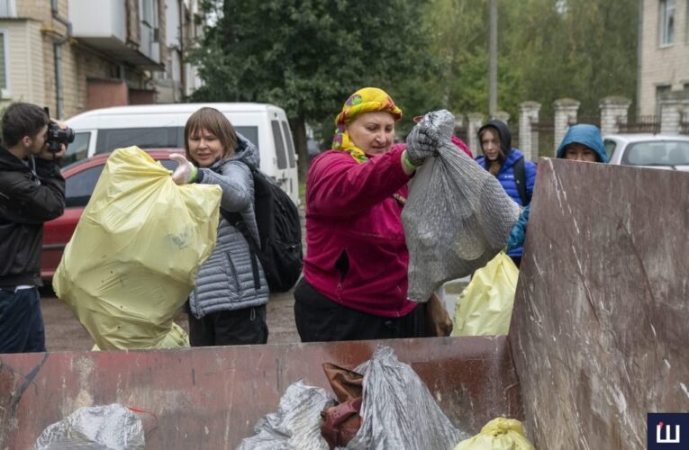 Очистили сквери та колишню лікарню: як у Чернівцях провели Всесвітній день прибирання. ФОТО