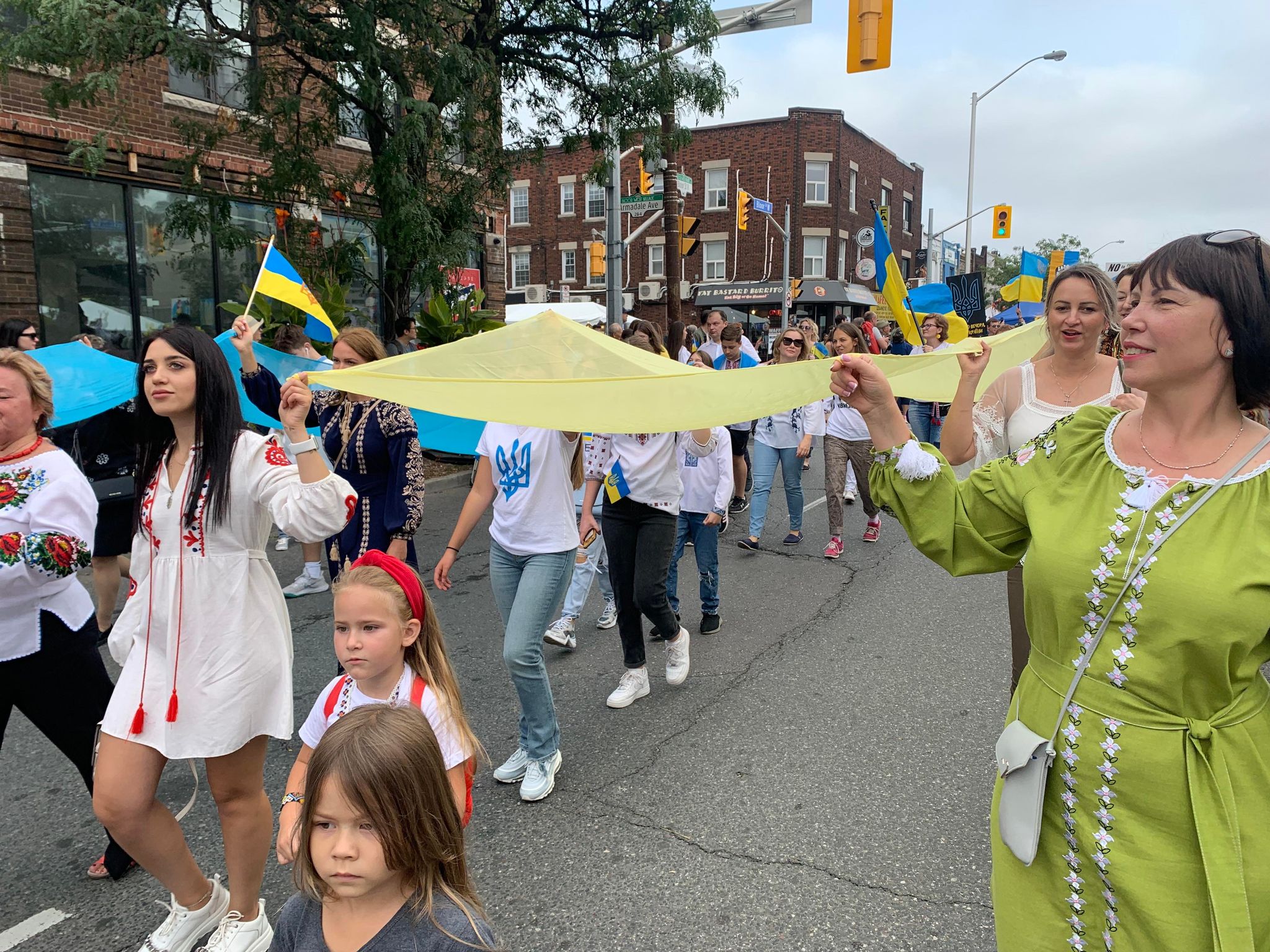 zhovto blakitni strichki chervona kalina ta dopomoga zsu u kanadskomu toronto najbilshij ukrayinskij festival 314ec6e