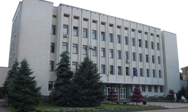 Бориспільська міськрада закупає по півтисячі зимових курток, берців та літніх костюмів