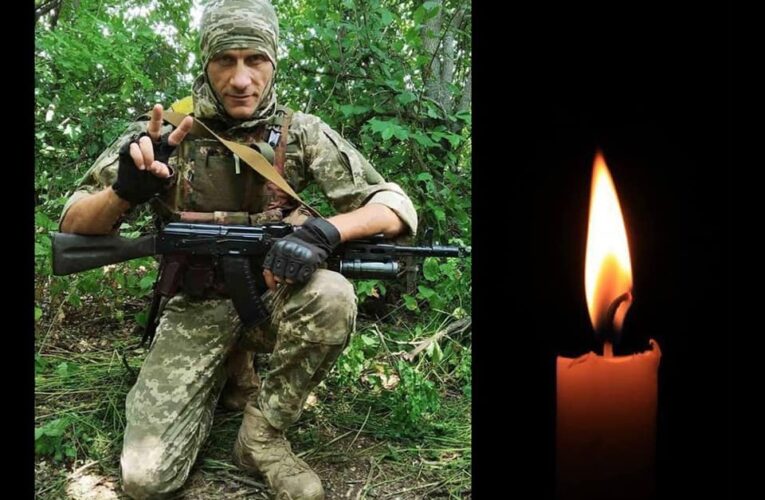 Буковина попрощалася з двома військовими, які загинули на війні з росією