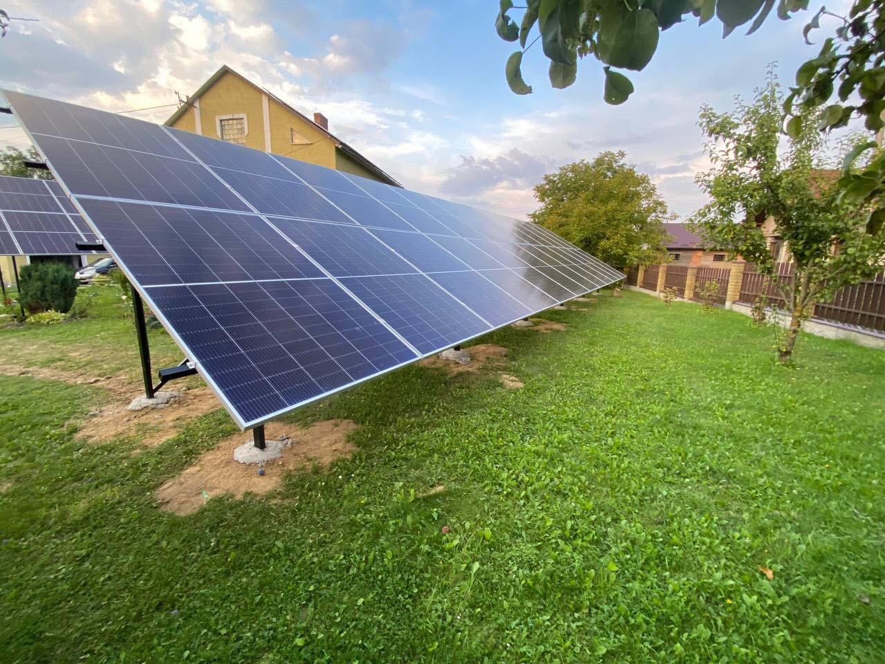 ekonomija ta avtonomnist chomu ukrayinci vstanovljujut sonjachni batareyi 9d20521