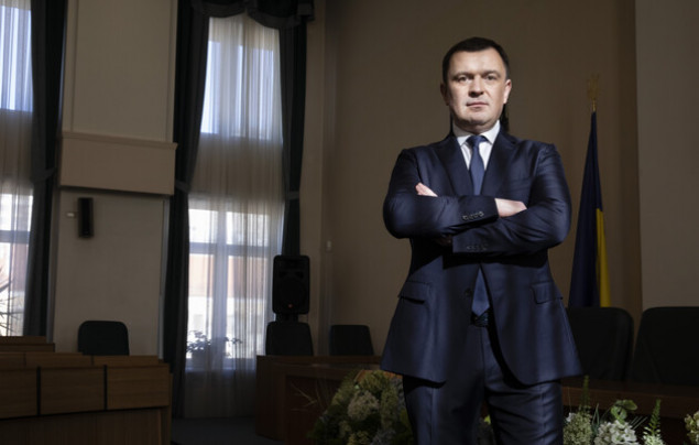 Голові Рахункової палати повідомили про підозру у незаконному одержанні компенсації за житло