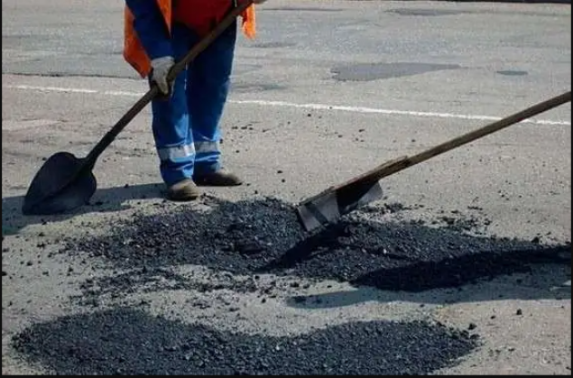 Латання ямок чотирьох вулиць Гостомеля оцінили майже у 2 млн гривень