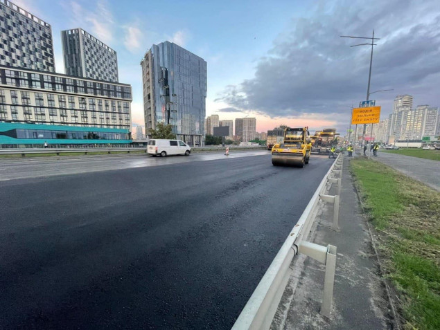 У Дарницькому районі оновили асфальтове покриття