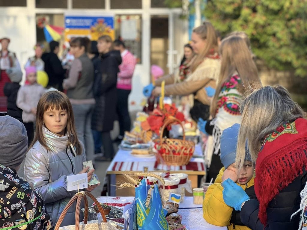 u ditjachomu sadochku na bukovini zibrali 30 tisjach griven dlja zsu na jarmarku edab95b