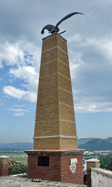 ugorskij turul na zamku palanok u mukachevo zaminjat gerbom ukrayini d636c6a