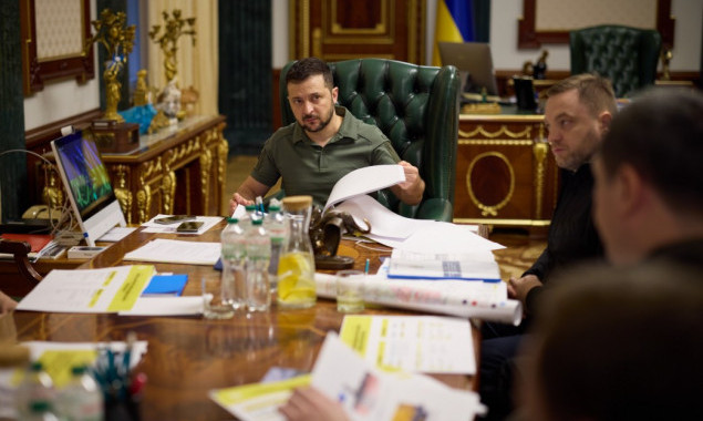 Зеленський дав завдання оперативно створити мобільні пункти живлення для критичної інфраструктури міст, селищ і сіл