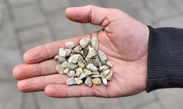 У столиці визначили 50 локацій, де будуть боротись із ожеледицею за допомогою гранітної крихти замість солі