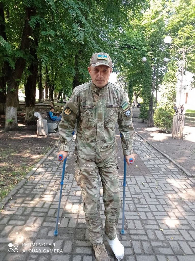 Військовий з Буковини пройшов на милицях з Кіцманя до Мамаївців, щоб допомогти ЗСУ 11 vijskovij z bukovini projshov na milicjah z kicmanja do mamayivciv shhob dopomogti zsu 68e963b