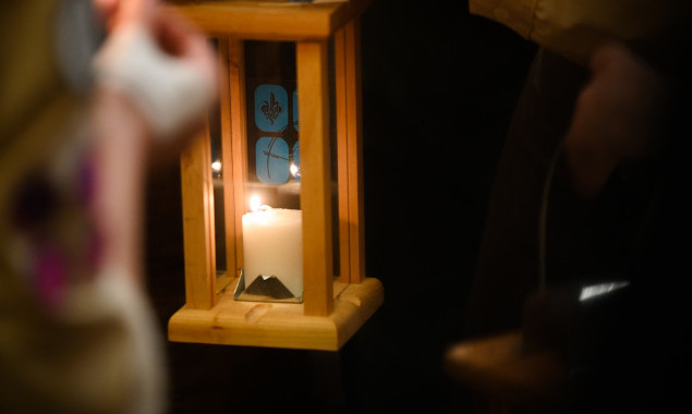 plastuni prinesli vifleyemskij vogon miru do svjato mihajlivskogo zolotoverhogo soboru u kiyevi foto 479fea3