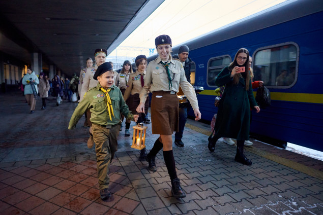 skauti plastu peredali vifleyemskij vogon miru ukrzaliznici jakij virushit do 22 oblasnih centriv foto 8b27bbe