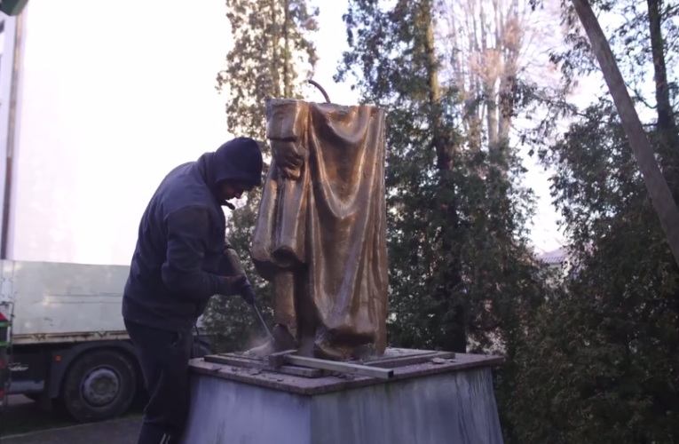 У Чернівцях демонтували останній пам’ятник Пушкіну