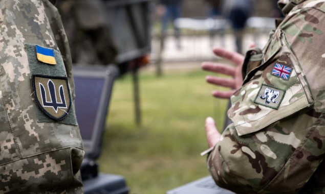 Великобританія відправила ЗСУ 15 тисяч наборів комплектів для екстремальних холодів