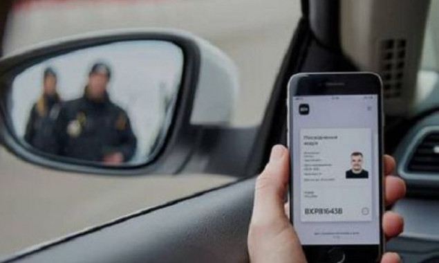За тиждень українці зможуть користуватись лише електронним посвідченням водія в “Дії”