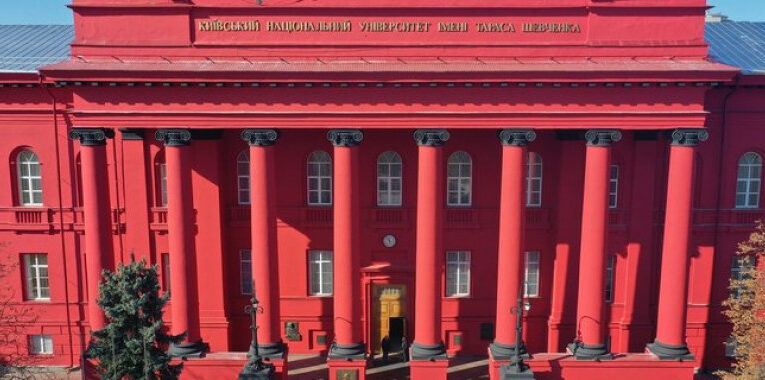 Заміну вікон в пошкодженому війною навчальному корпусі КНУ Шевченка оцінили в 3 млн гривень