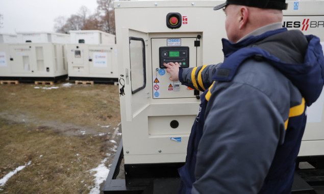 “Київводоканал” отримав від ЮНІСЕФ генератори, які у випадку обстрілів підключатимуть до станцій Троєщини та Оболоні