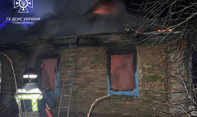 На Київщині під час ліквідації пожежі рятувальники виявили тіло загиблого чоловіка