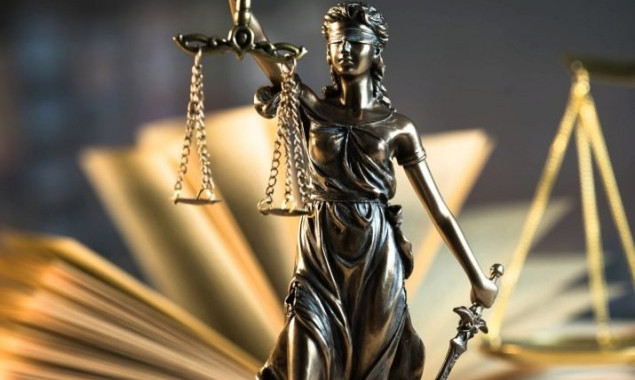 На Київщині за вимагання 10 тисяч доларів неіснуючого боргу судитимуть банду рекетирів