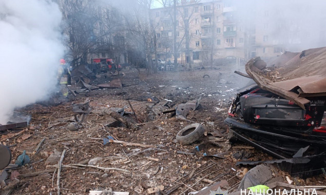 По Костянтинівці на Донеччині окупанти випустили ракету С-300, є загиблі та поранені (фото, відео)