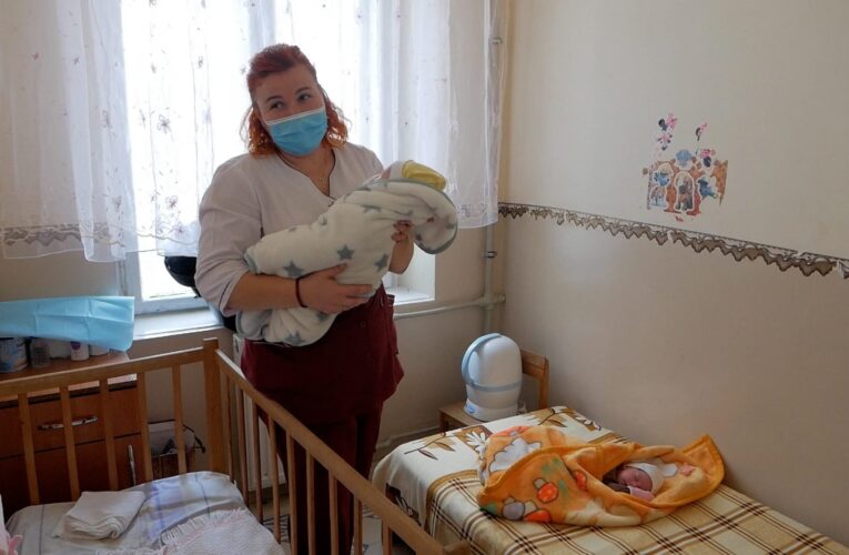 Покинутих немовлят більшає: як у Чернівцях медики піклуються про залишених діток