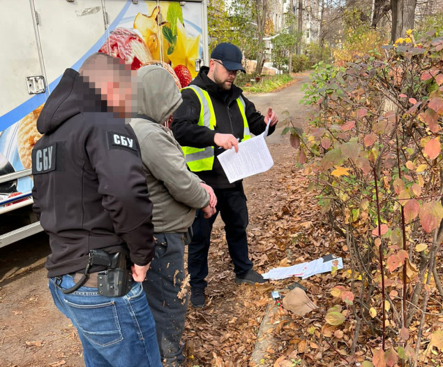 stolichni pravoohoronci povidomili pro pidozru shhe odnomu figurantu zlochinnoyi shemi z nezakonnogo peretinu kordonu 83ab5f6
