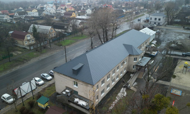 В Гостомелі  відновлюють пошкоджену рашистами амбулаторію