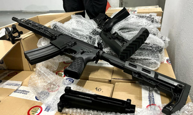За минулий рік київські митники виявили 155 фактів контрабанди зброї та товарів військового призначення