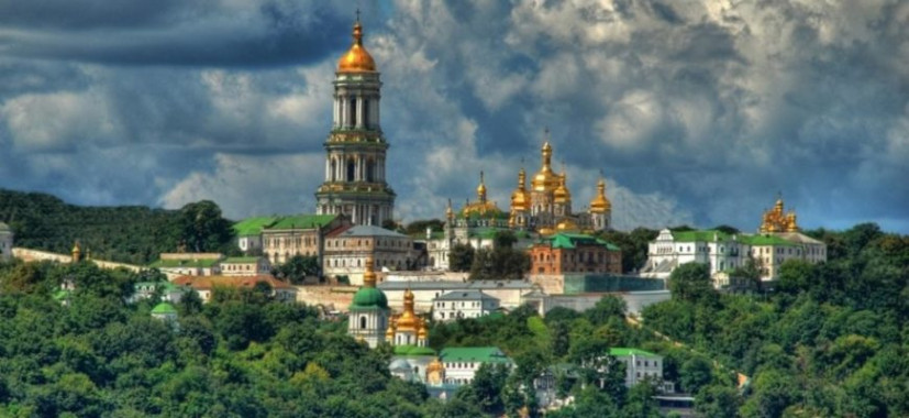 КМДА хоче розірвати договір оренди з забудовником, який розпочав незаконну забудову на схилах Дніпра