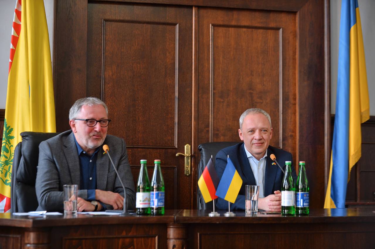 mer nimeckogo mista pobratima mangajma priviz do chernivciv pjatij gumanitarnij vantazh fa7ae27