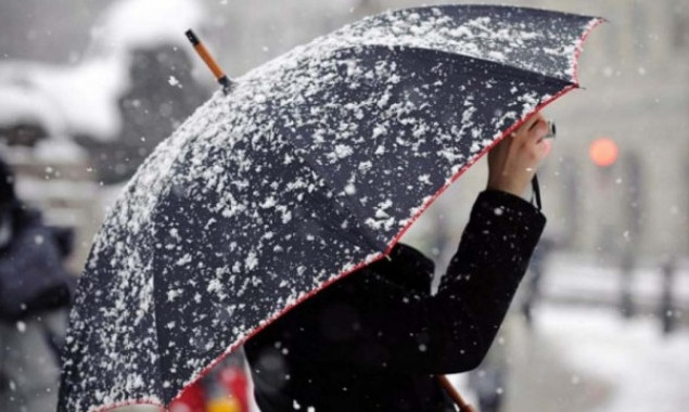 Негода у столиці: на місцях можливих підтоплень чергують гідрослужби, дорожники готуються до снігопаду