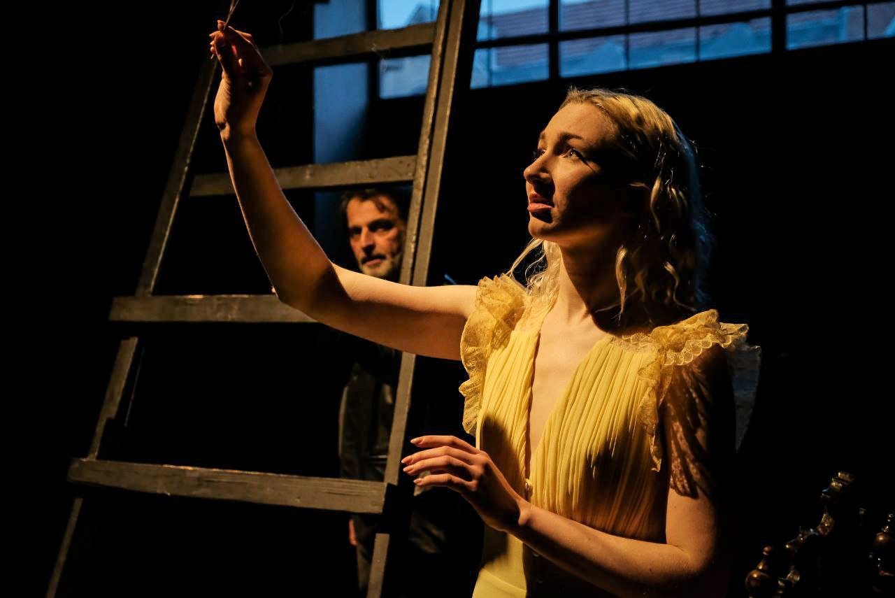 У Чернівцях відкрили сцену-майстерню муздрамтеатру та показали прем’єру вистави «Фаустпатрон» 11 u chernivcjah vidkrili scenu majsternju muzdramteatru ta pokazali premyeru vistavi faustpatron 8fde5ab