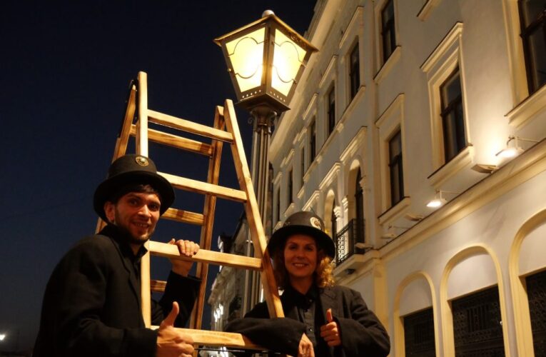 У Чернівцях відновлюють атракцію запалювання ліхтарів на Панській вулиці