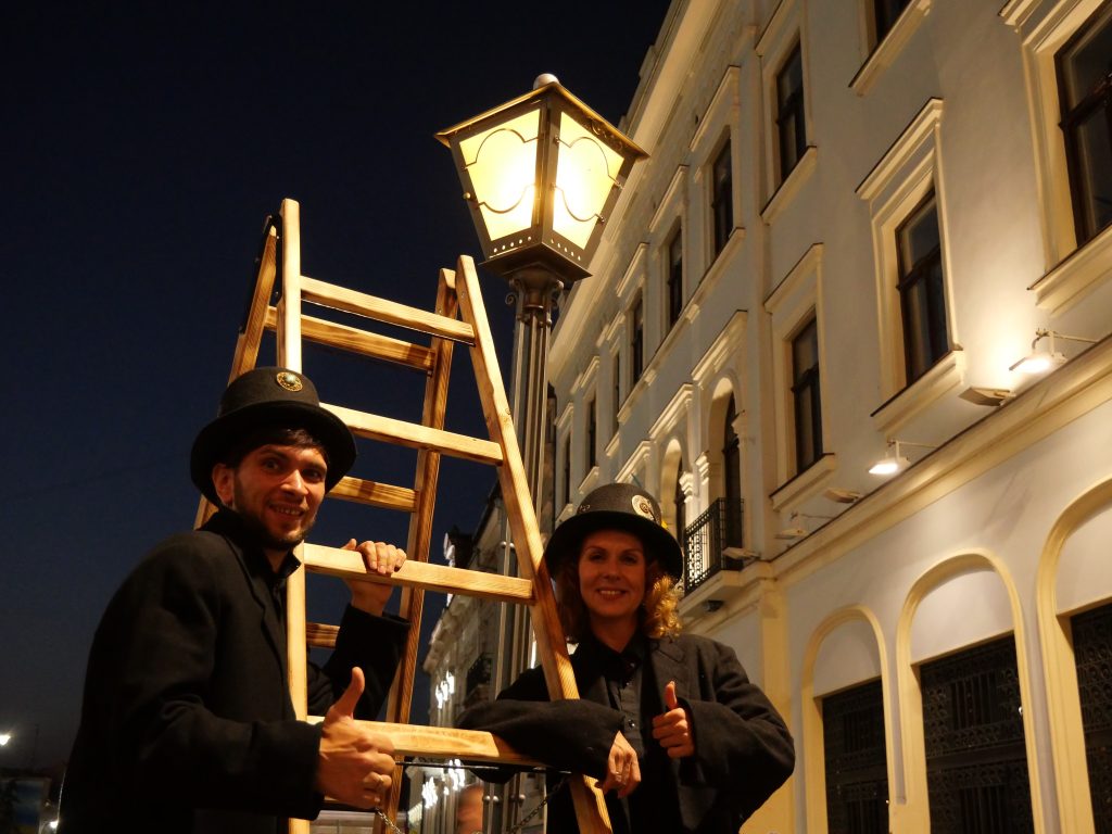 u chernivcjah vidnovljujut atrakciju zapaljuvannja lihtariv na panskij vulici 0be15b0