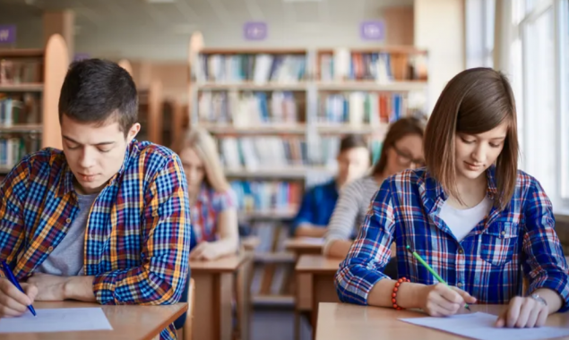 Цьогоріч мінімум 211 тис. випускників здаватимуть мультипредметний тест, щоб стати студентами вищих шкіл