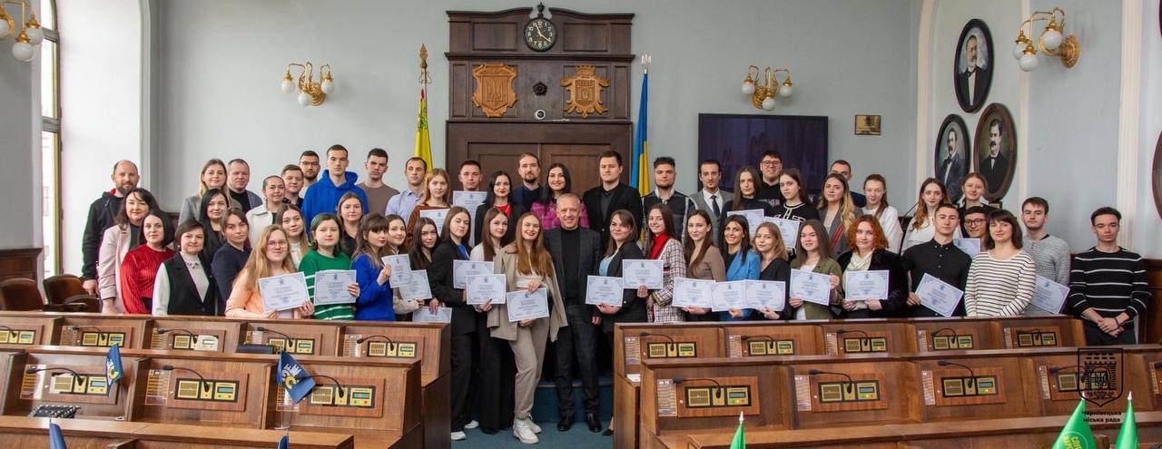 molod ce ne lishe pro majbutnye u chernivcjah zavershilasja druga hvilja stazhuvannja molodi u miskij radi ac99b5c