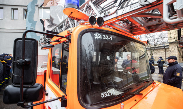 Рятувальникам столиці передали як гуманітарну допомогу пожежне авто із 30-метровою драбиною